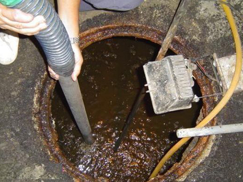 石龙镇隔油池清理